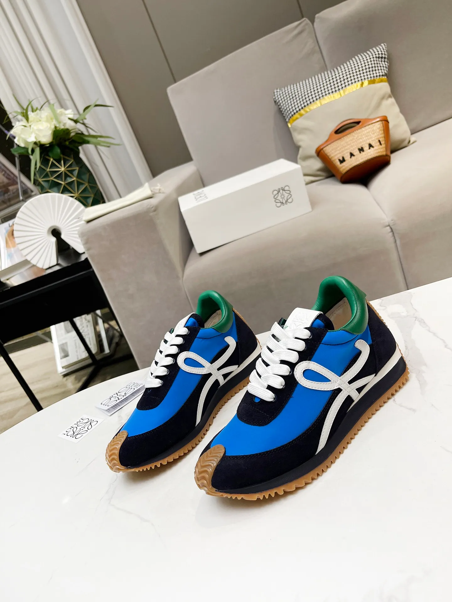 👟👟Ex-factory price 520👟👟 Men's code +10 Women's model: 35--39 (customized code 40 for women), Men's model: 40--44 (customized code 45 for men), 🔥🔥Hot LOEWE 2024 latest inner color block moral training shoes Forrest Gump shoes super good-looking super versatile color block stitching upper Very high-end hidden inner vagina 4cm! The heel has a novel design, is soft and comfortable, and has an exclusive brand logo on the side. It will be rated as the most comfortable sneaker of the year and is a must-have for your shoe cabinet!  The upper is made of special original cowhide + original cloth imported from Australia. The cowhide insole / original private model is exclusively customized with a 1:1 outsole!  Complete set in original packaging.